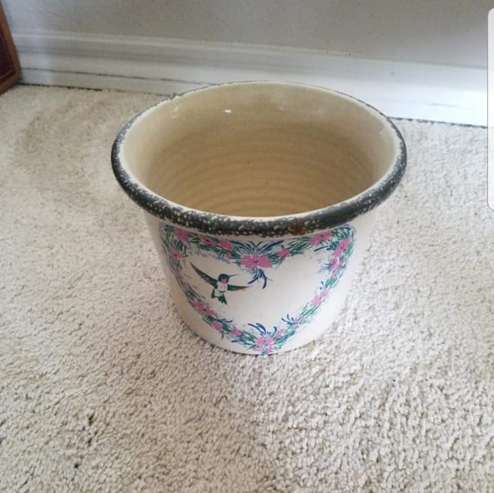 Beautiful Planter! Perfect for a porch or patio!